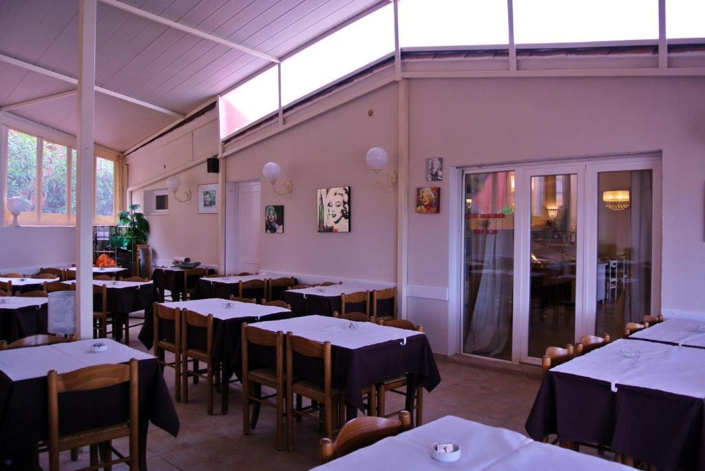 Hotel Residence San Pieru Tarcu 外观 照片